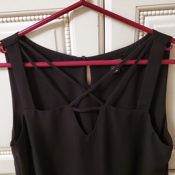 Sexy Black Sleeveless Blouse with Strappy Front Cut-Out by Le Chateau - Picture 1 of 5